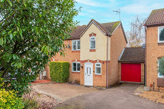 3 Bedroom Semi-Detached House For Sale In St. Vincents Avenue, Kettering, NN15