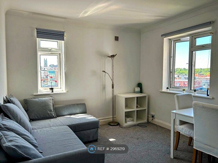 1 Bedroom Flat To Rent In Edmondsham House, Bournemouth, BH2