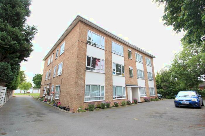 2 Bedroom Apartment To Rent In Southbourne Grove, Westcliff-On-Sea, Essex, SS0