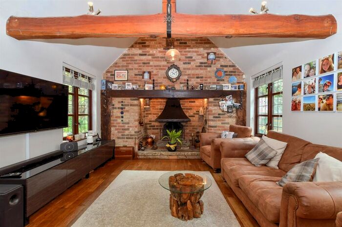 4 Bedroom Detached House For Sale In Mapledrakes Road, Ewhurst, Cranleigh, Surrey, GU6