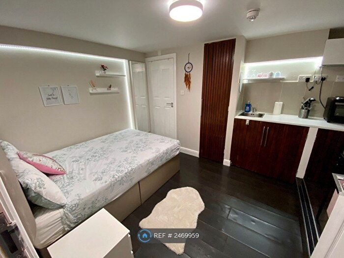 Studio To Rent In Finchley Road, London, NW3