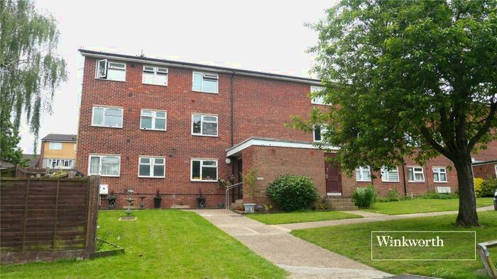 2 Bedroom Apartment For Sale In St. Johns Close, Potters Bar, Hertfordshire, EN6
