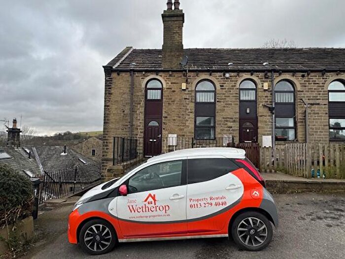 2 Bedroom Mews To Rent In Knowl Bank, HD7