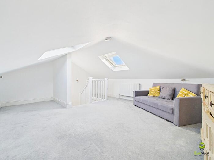 3 Bedroom Apartment For Sale In Crook Log House, Crook Log, Bexleyheath, Kent, DA6