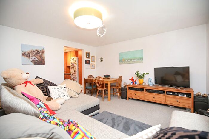 2 Bedroom Flat For Sale In Field Farm Road, Belgrave, Tamworth, B77