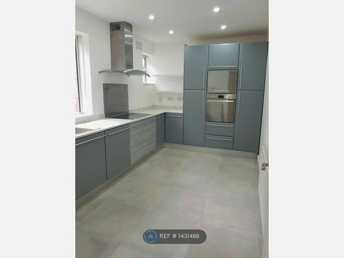 5 Bedroom Terraced House To Rent In London, London, W5