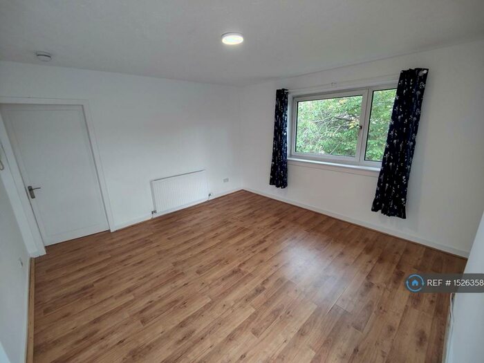 3 Bedroom Flat To Rent In Clincarthill Road, Rutherglen, Glasgow, G73