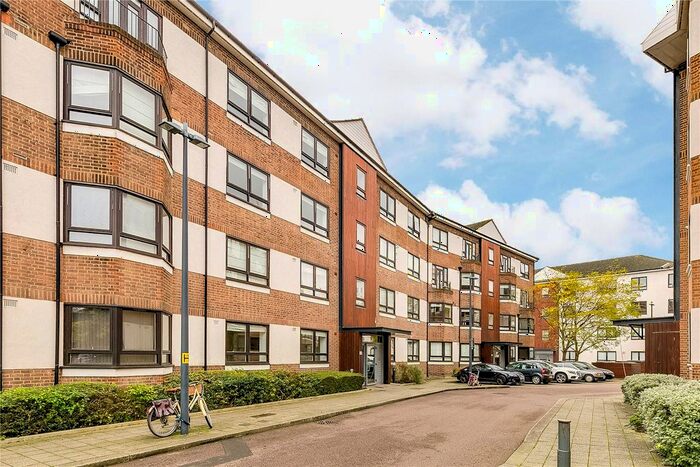 2 Bedroom Flat To Rent In Kew Bridge Court, Strand On The Green, W4