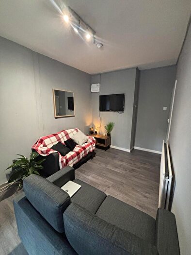 2 Bedroom Flat To Rent In Assistant Manager South Ashwood Villas, Leeds, LS6