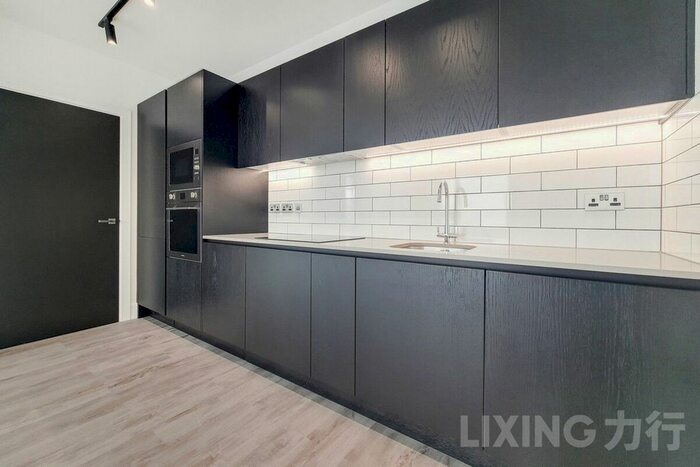 2 Bedroom Flat To Rent In Portal Way, North Acton, W3