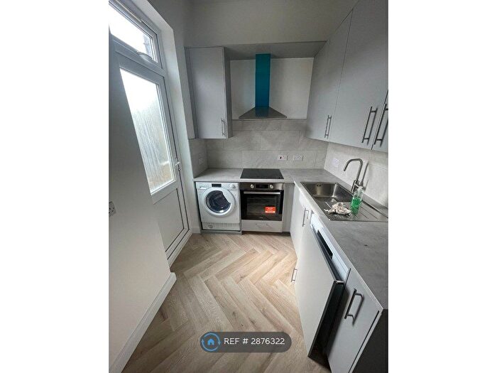 3 Bedroom Flat To Rent In Barking Road, London, E13