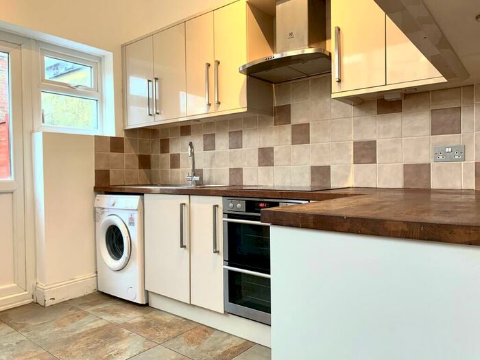 2 Bedroom House To Rent In Twyford Ave, Stamshaw, Portsmouth, PO2