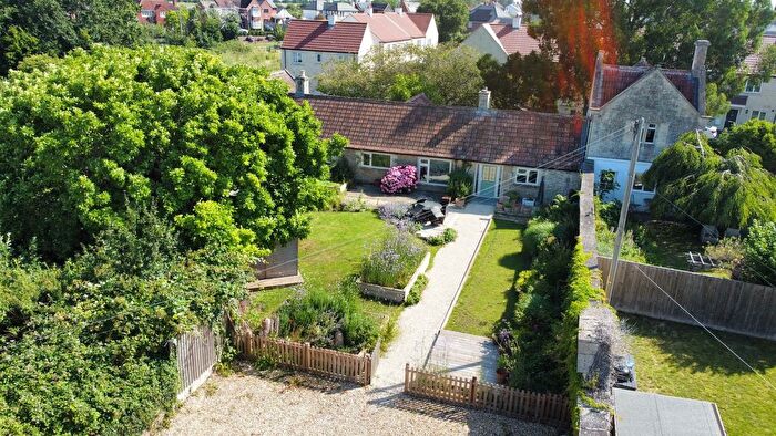 3 Bedroom Terraced House For Sale In Ashton Road, Hilperton, BA14