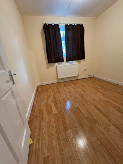 2 Bedroom Flat To Rent In Fanshawe Avenue, Barking, IG11