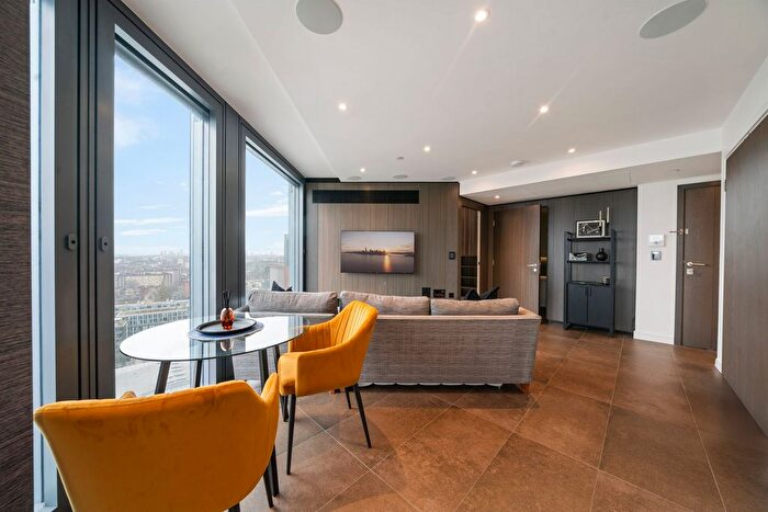 1 Bedroom Flat For Sale In Chronicle Tower, City Road, London, EC1V