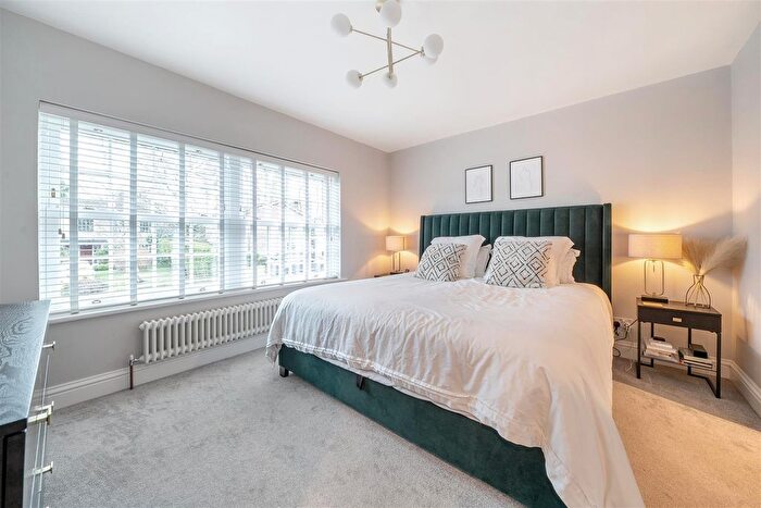 5 Bedroom Detached House For Sale In Knowles Avenue Crowthorne, Berkshire, RG45