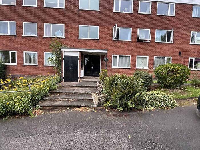 3 Bedroom Flat To Rent In Brooklands Drive, Birmingham, B14