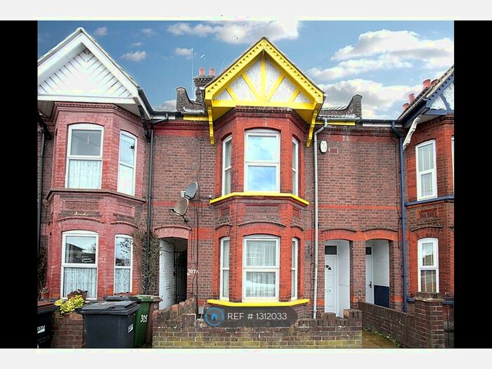 3 Bedroom Terraced House To Rent In Hitchin Road, Luton LU2