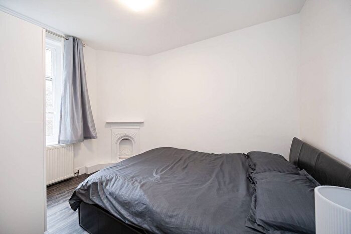 2 Bedroom Flat To Rent In Victoria Chambers, Shoreditch, London, EC2A