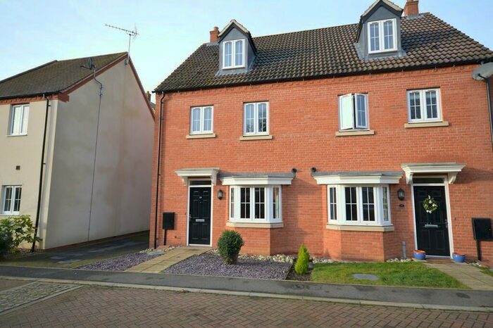 4 Bedroom Semi-Detached House To Rent In Poreham Road Thrapston, NN14