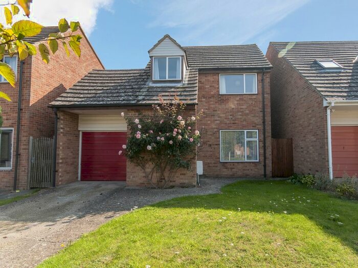 3 Bedroom Flat To Rent In Binning Close, Drayton, Abingdon, OX14