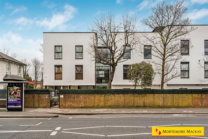 3 Bedroom Flat For Sale In Green Lanes, London, N21