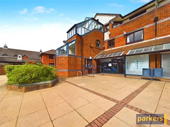 2 Bedroom Apartment For Sale In Loddon Vale Centre, Woodley, Reading, Berkshire, RG5