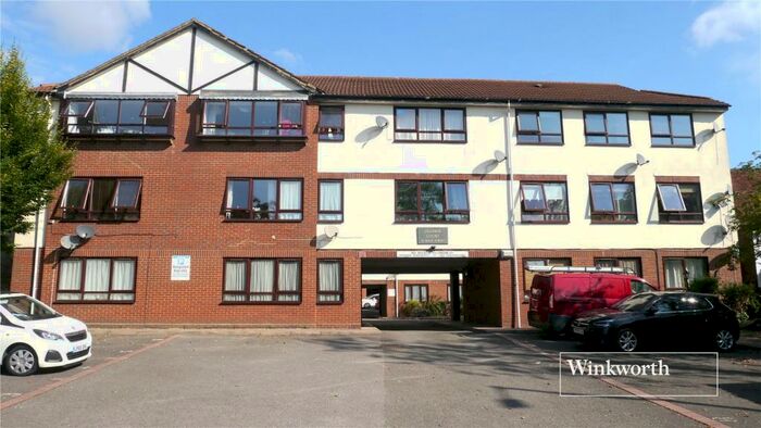 2 Bedroom Apartment To Rent In Gillings Court, Wood Street, High Barnet, EN5