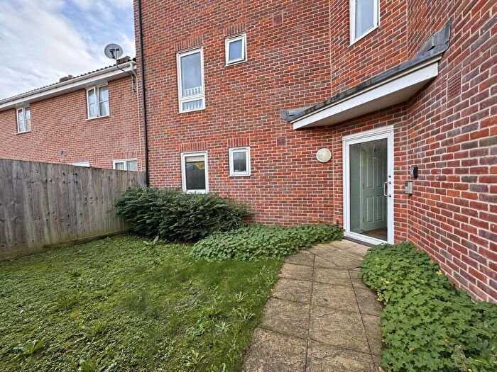 2 Bedroom Flat For Sale In Warren Avenue, Saxmundham, IP17