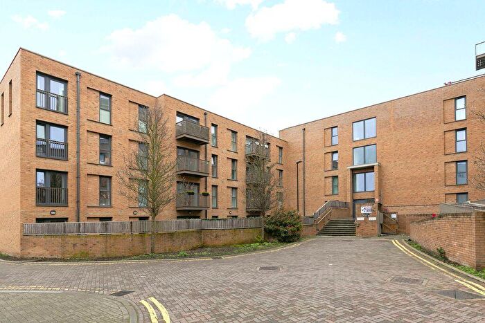 2 Bedroom Flat For Sale In Connersville Way, Croydon, CR0