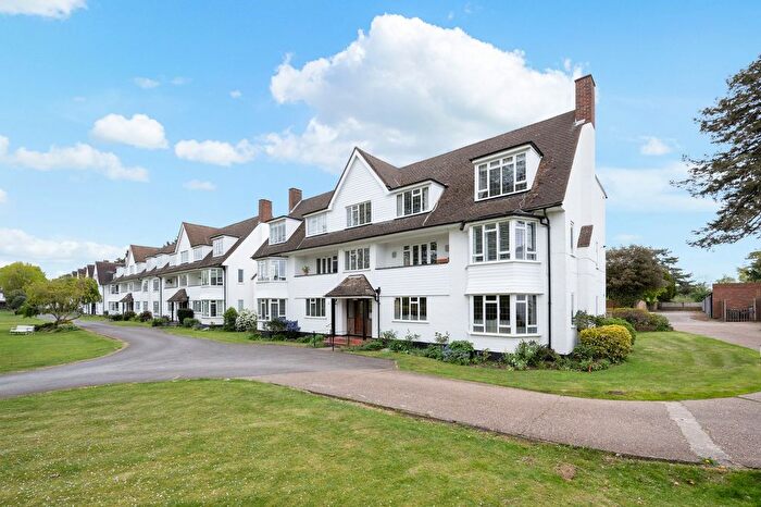 3 Bedroom Flat For Sale In Watts Road, Essex House Watts Road, KT7