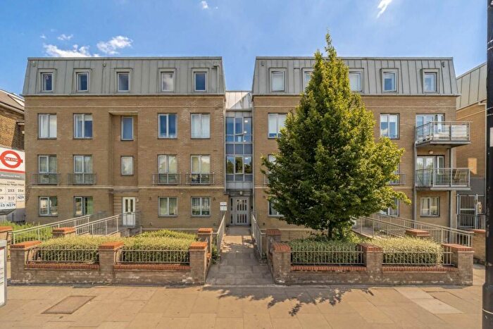 3 Bedroom Flat For Sale In Seven Sisters Road, London, N4