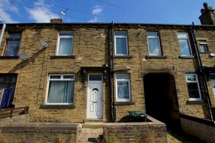 2 Bedroom House To Rent In Kaycell Street, Bradford, BD4