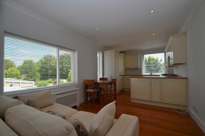 2 Bedroom Flat To Rent In Murray Road, Ealing, W5