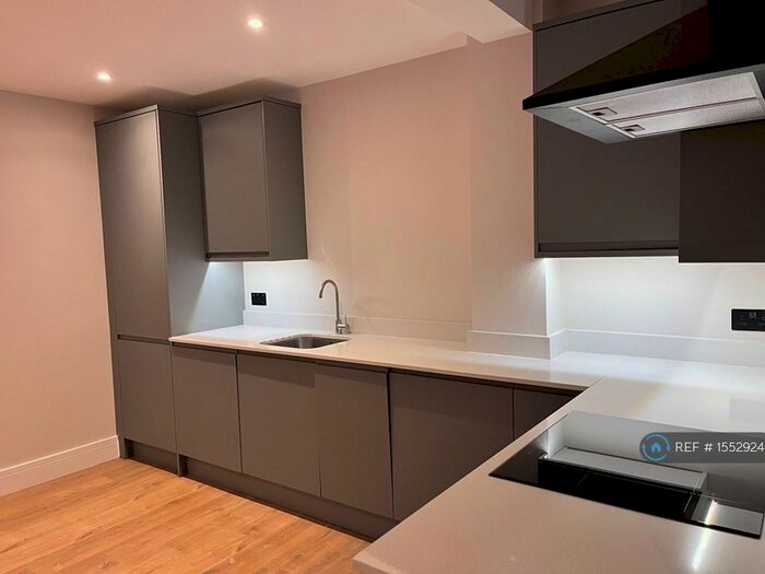 2 Bedroom Flat To Rent In Isabella House, East Grinstead, RH19