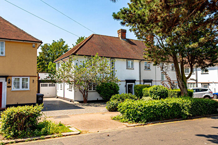 4 Bedroom Semi-Detached House For Sale In Barnstaple Road, Southend-on-sea, SS1