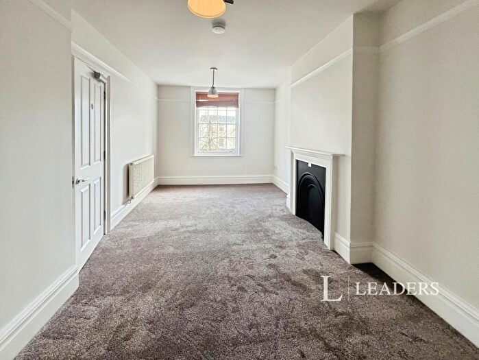 1 Bedroom Flat To Rent In Market Hill, Buckingham, Buckinghamshire, MK18
