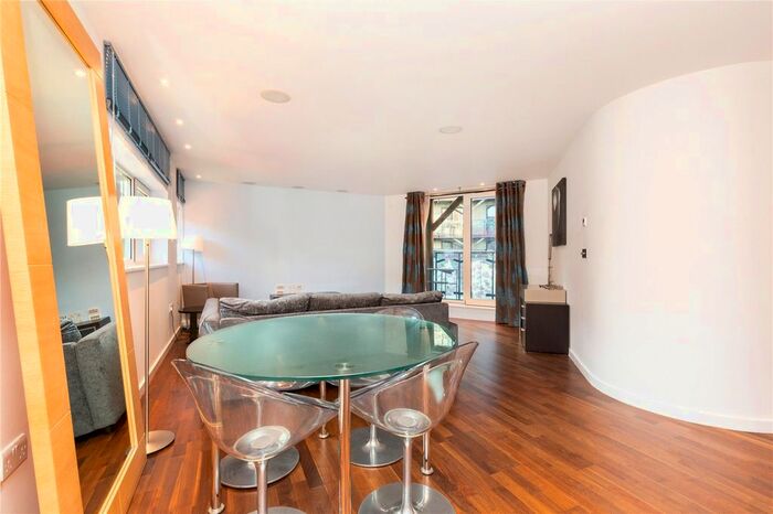 2 Bedroom Flat To Rent In Islington On The Green, A Islington Green, Angel, Islington, London, N1