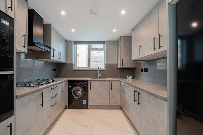 3 Bedroom Flat To Rent In Lillie Road, London, SW6