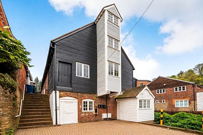 2 Bedroom Flat For Sale In Mill Lane, Godalming, Surrey, GU7