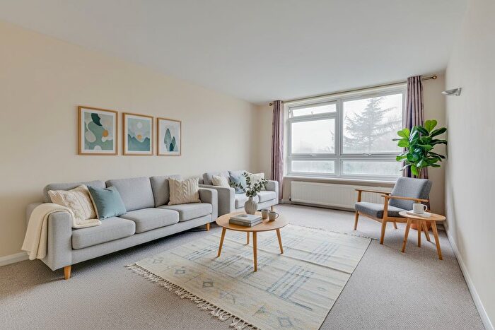 2 Bedroom Flat To Rent In Brett House, Putney Heath Lane, SW15