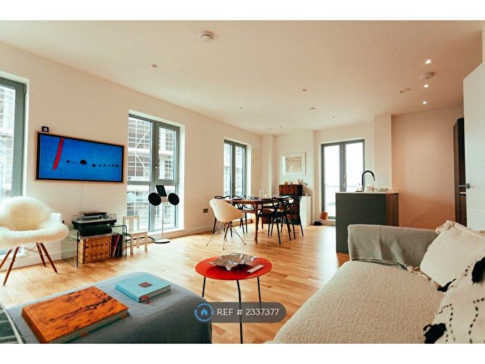 3 Bedroom Flat To Rent In York Road, London, SW11