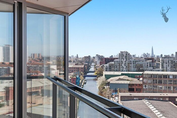 2 Bedroom Flat For Sale In Yeoman Court, Bow, E14