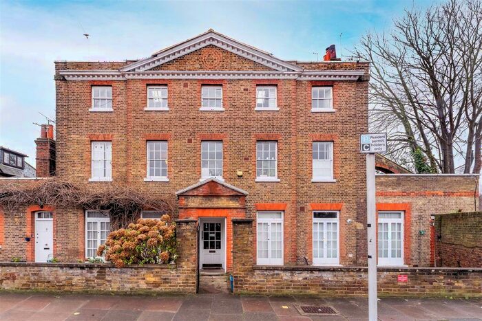 Studio To Rent In London Road, Twickenham, TW1