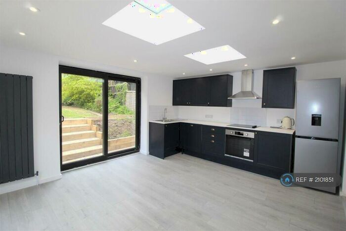 4 Bedroom Bungalow To Rent In Armley Grange Rise, Leeds, LS12