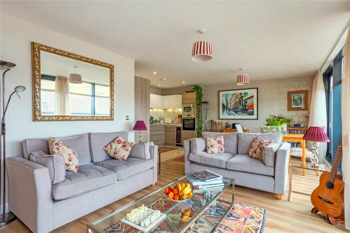 2 Bedroom Flat For Sale In Longmead Terrace, Bath, BA2