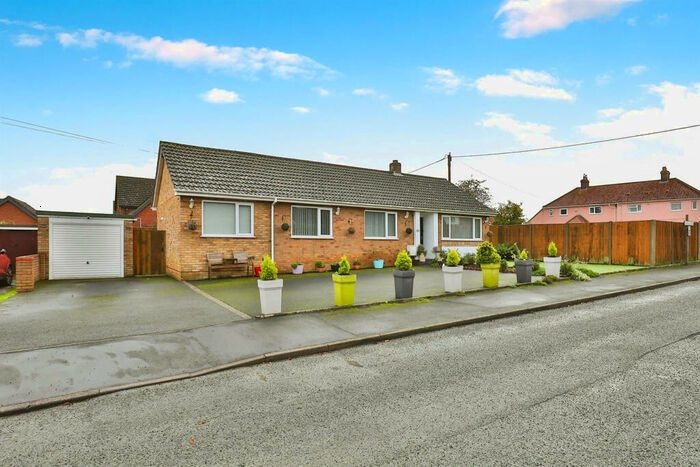 3 Bedroom Detached Bungalow For Sale In Cavell Close, Swardeston, Norwich, NR14