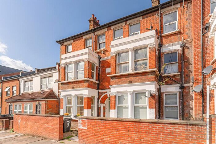 3 Bedroom Flat For Sale In Mount Pleasant Road, London, N17