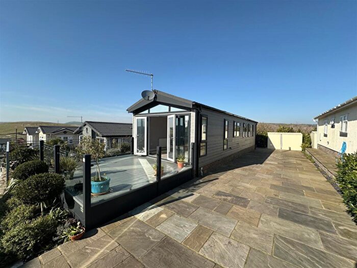 2 Bedroom Park Home For Sale In White Horse Park Homes, Osmington Hill, Weymouth, Dorset, DT3