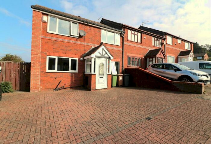 3 Bedroom Semi-Detached House To Rent In Westview Close, Prenton, Merseyside, CH43